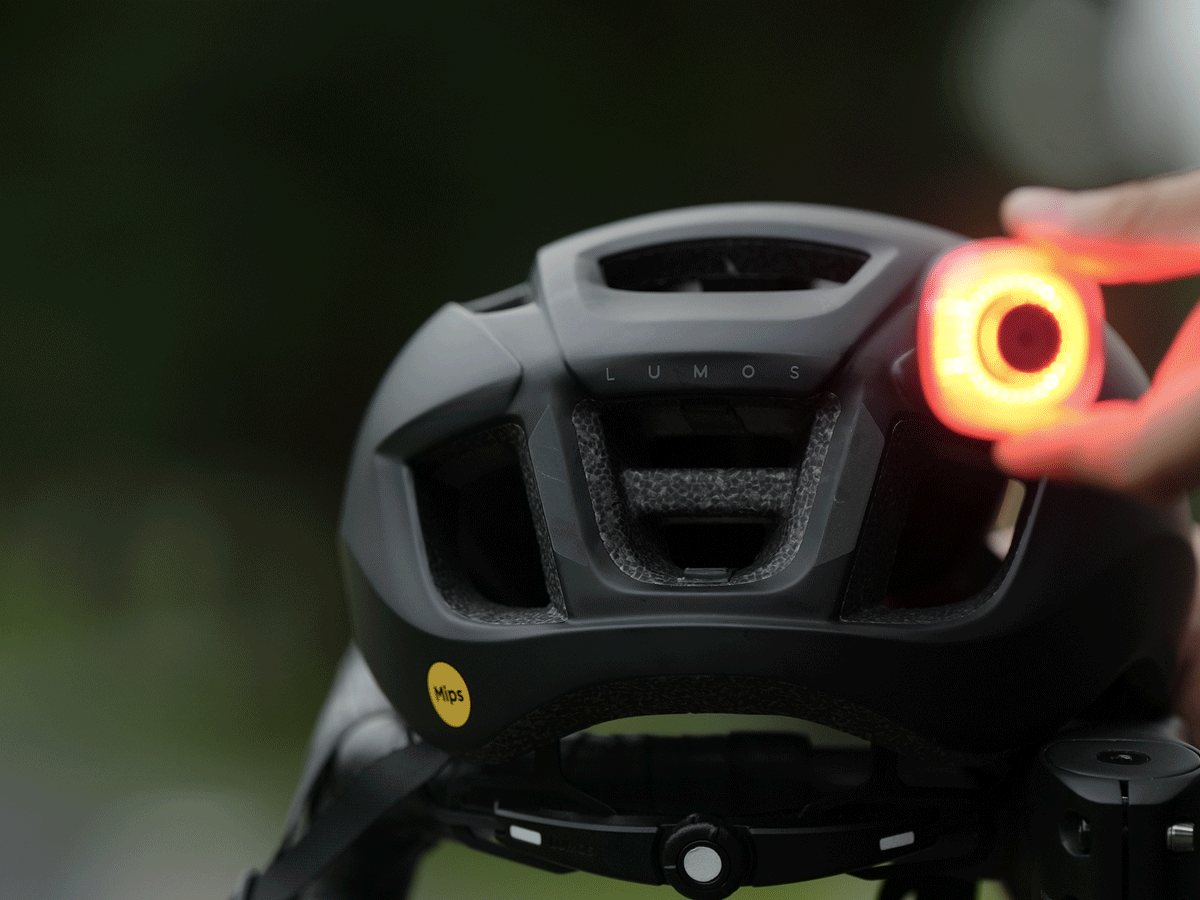 Innovative Magnetic Mounting of SEEMEE 5OMAG Smart Magnetic Taillight
