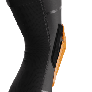 RACE-D3O_knee-guards_-BLACK_2_A08-25A1-A01_1